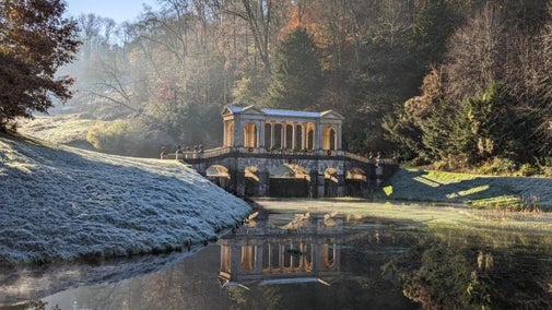 The Palladian Bridge reflected in the middle lake on a frosty morning